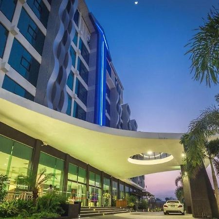 Alvarez Hotel Buri Ram Exterior foto