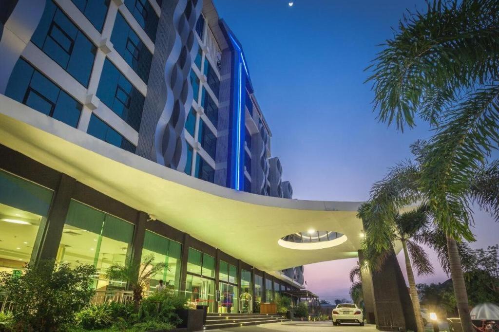 Alvarez Hotel Buri Ram Exterior foto