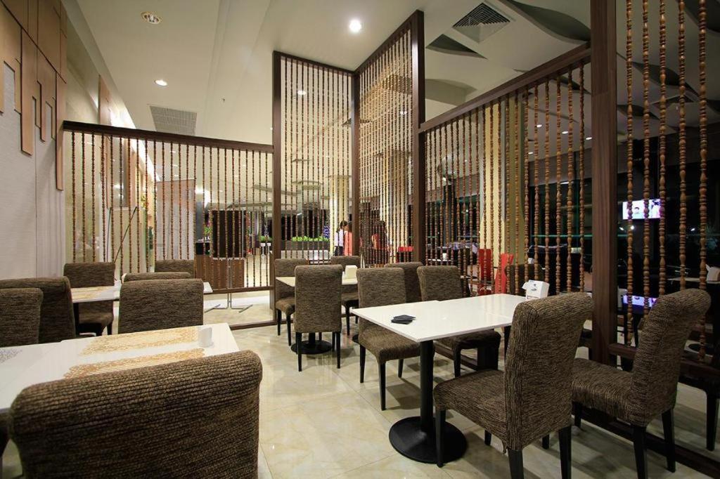 Alvarez Hotel Buri Ram Exterior foto