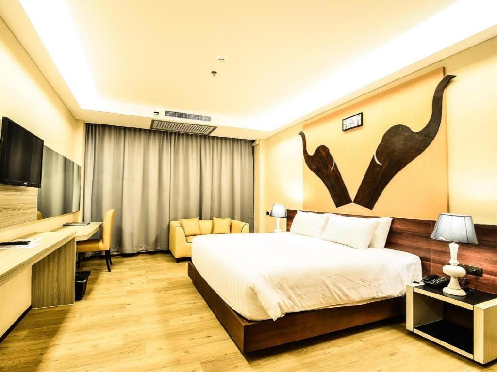 Alvarez Hotel Buri Ram Exterior foto