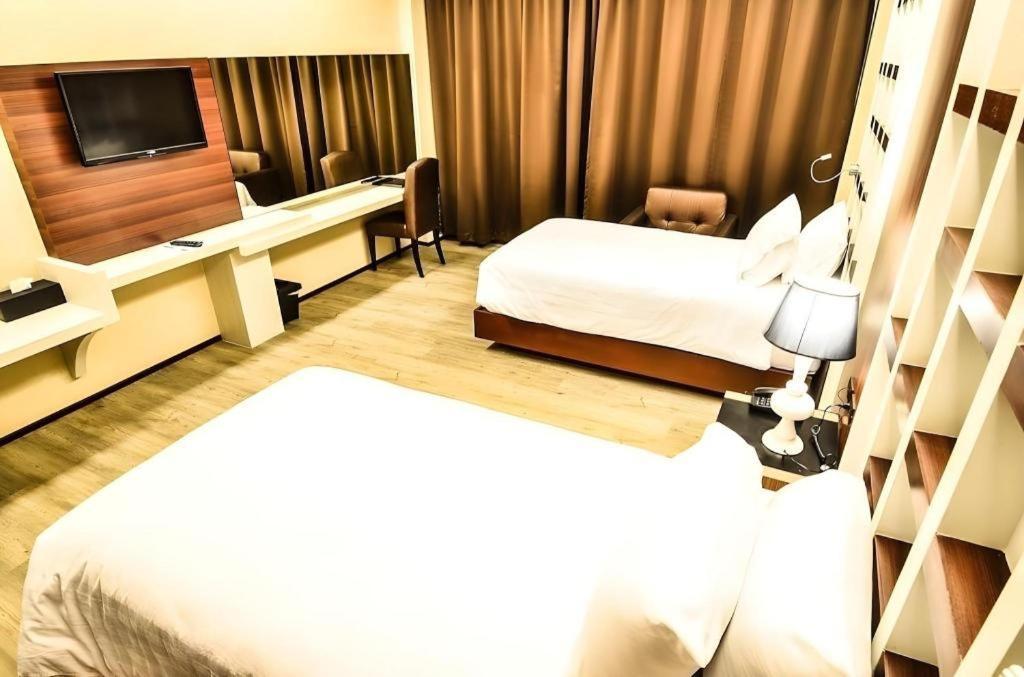 Alvarez Hotel Buri Ram Exterior foto