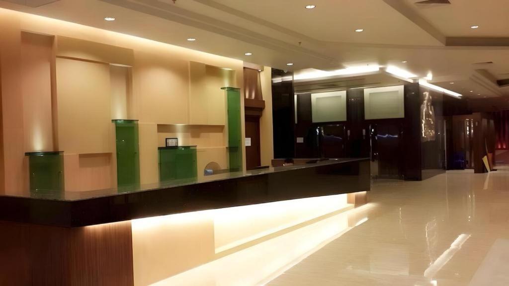 Alvarez Hotel Buri Ram Exterior foto