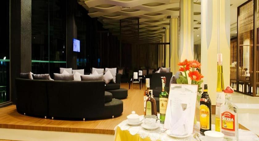 Alvarez Hotel Buri Ram Exterior foto