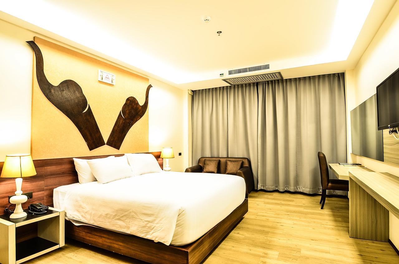 Alvarez Hotel Buri Ram Exterior foto
