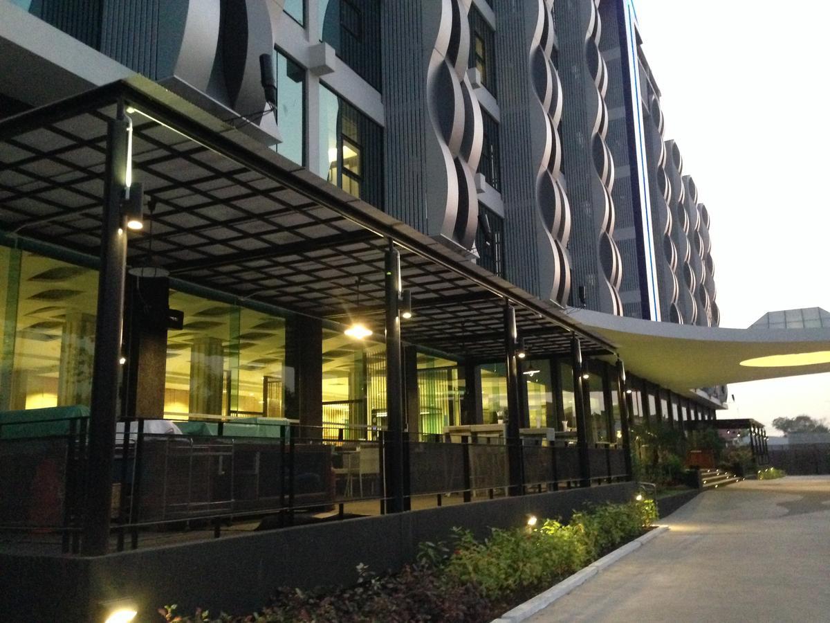 Alvarez Hotel Buri Ram Exterior foto