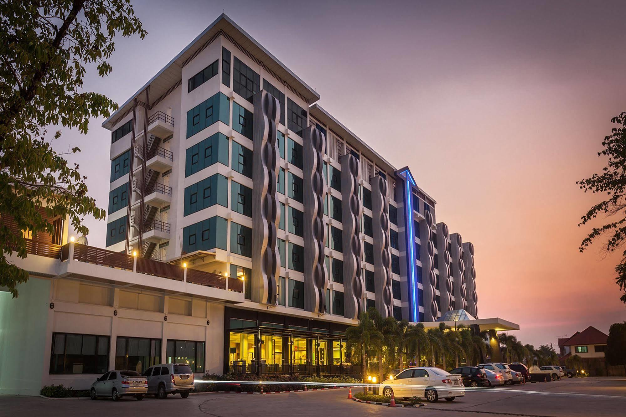 Alvarez Hotel Buri Ram Exterior foto